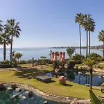 Bajo En Complejo Lujoso Apartment