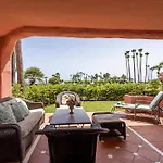 Bajo En Complejo Lujoso Apartment