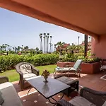 Apartment Bajo En Complejo Lujoso