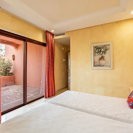 Bajo En Complejo Lujoso * Estepona