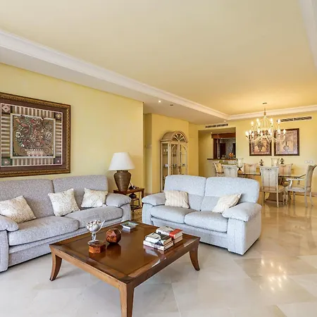 Bajo En Complejo Lujoso * Estepona