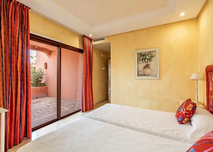 Bajo En Complejo Lujoso * Estepona