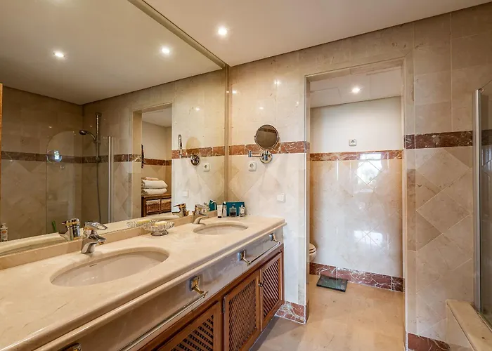 Bajo En Complejo Lujoso Estepona