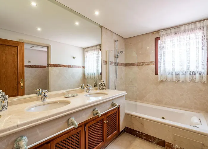 Bajo En Complejo Lujoso * Estepona